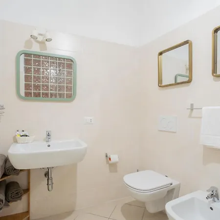 Daire Romantic Pier Carate Urio