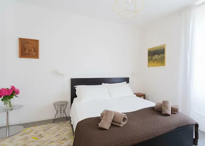 Apartment Romantic Pier By Rent Carate Urio